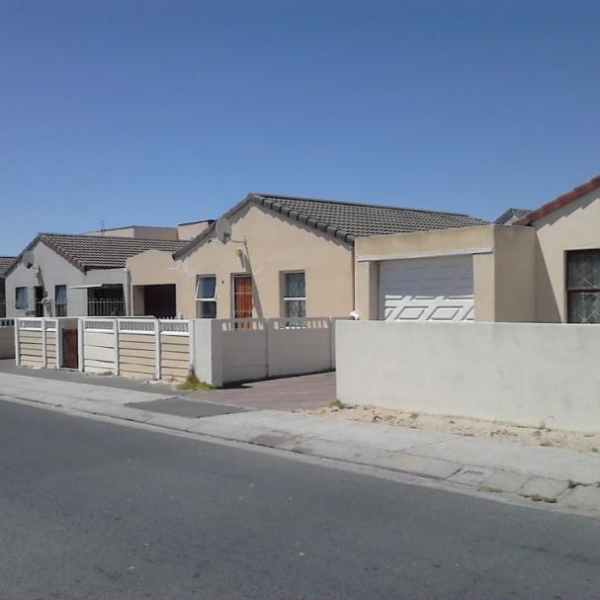 80 houses in Bayview, Strandfontein in June 1997